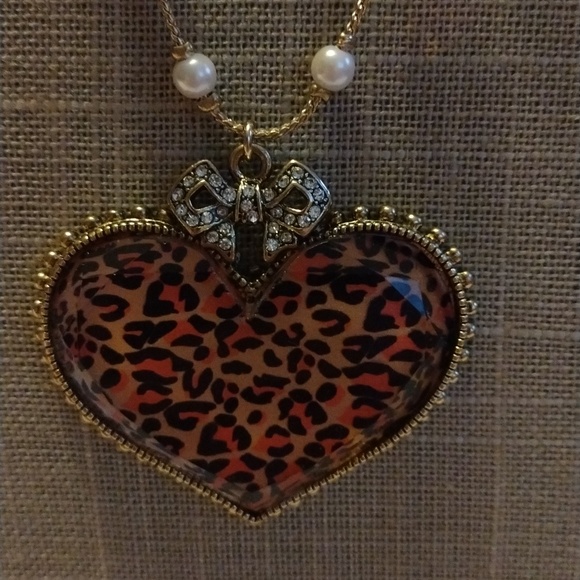 Betsey Johnson Three Tier Heart Necklace Faceted Heart Gorgeous - Picture 4 of 12